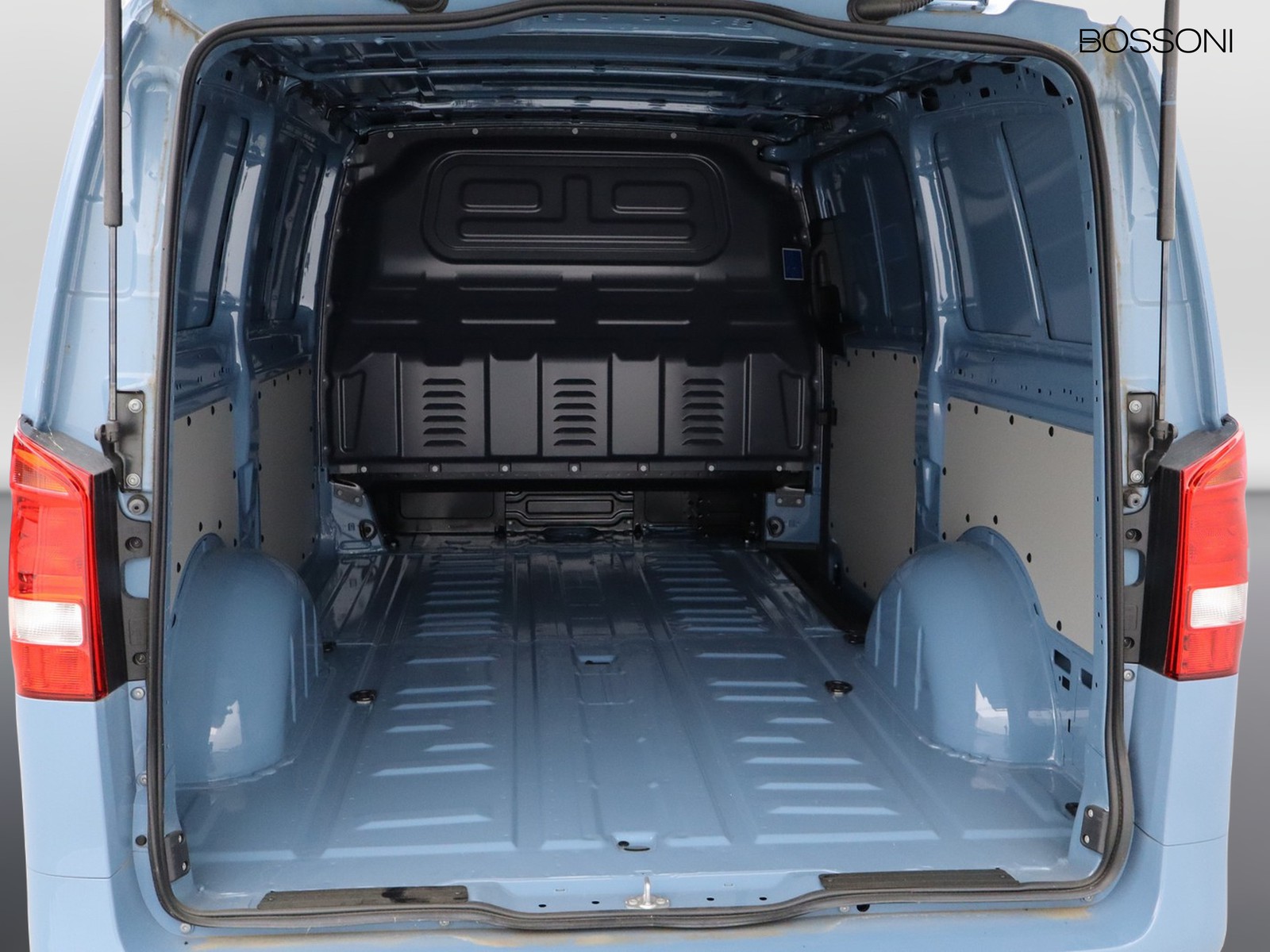 15 - Mercedes Vans Vito efurgone 112 long 60kwh