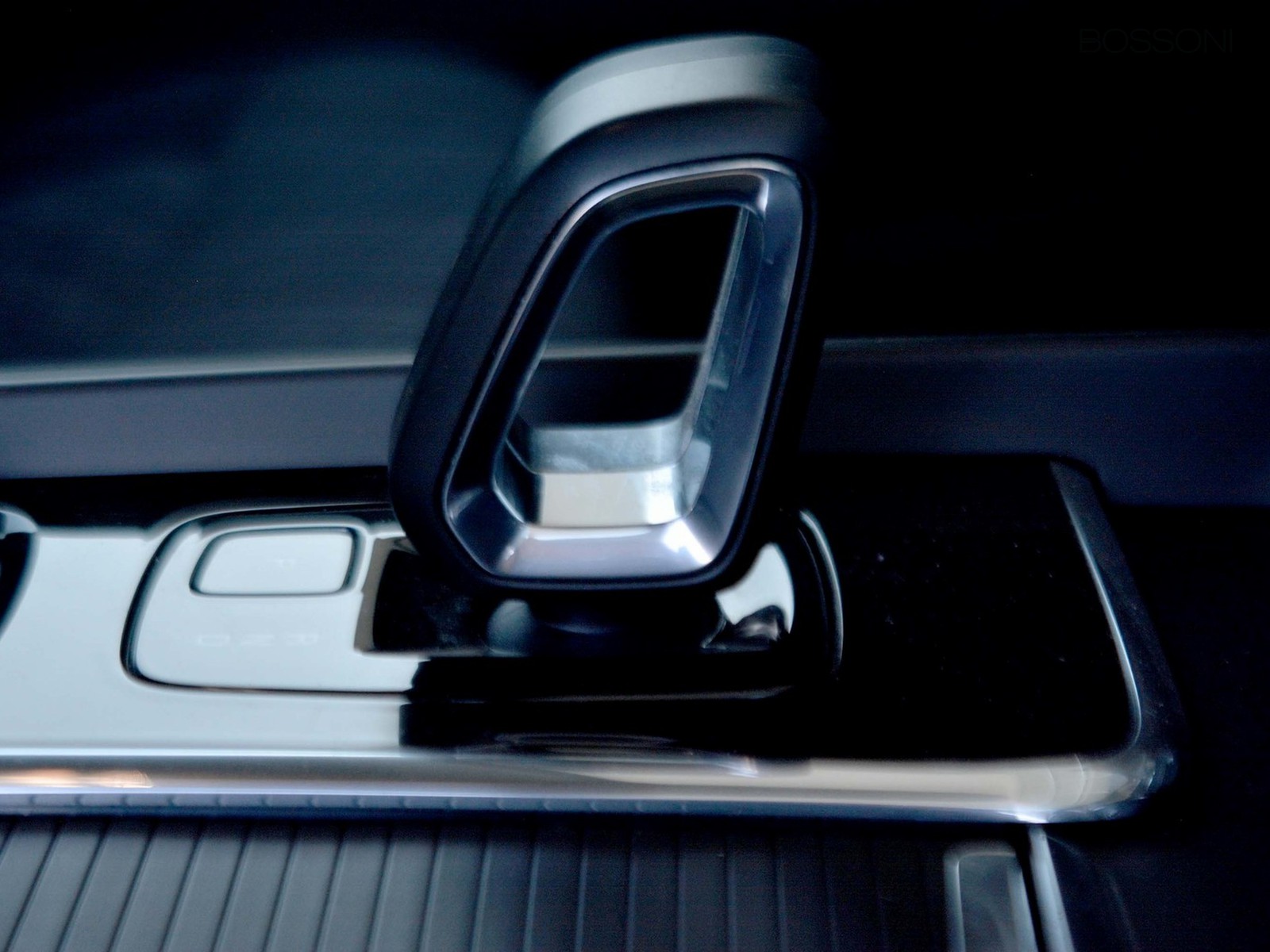 18 - Volvo XC60 2.0 b4 core automatico
