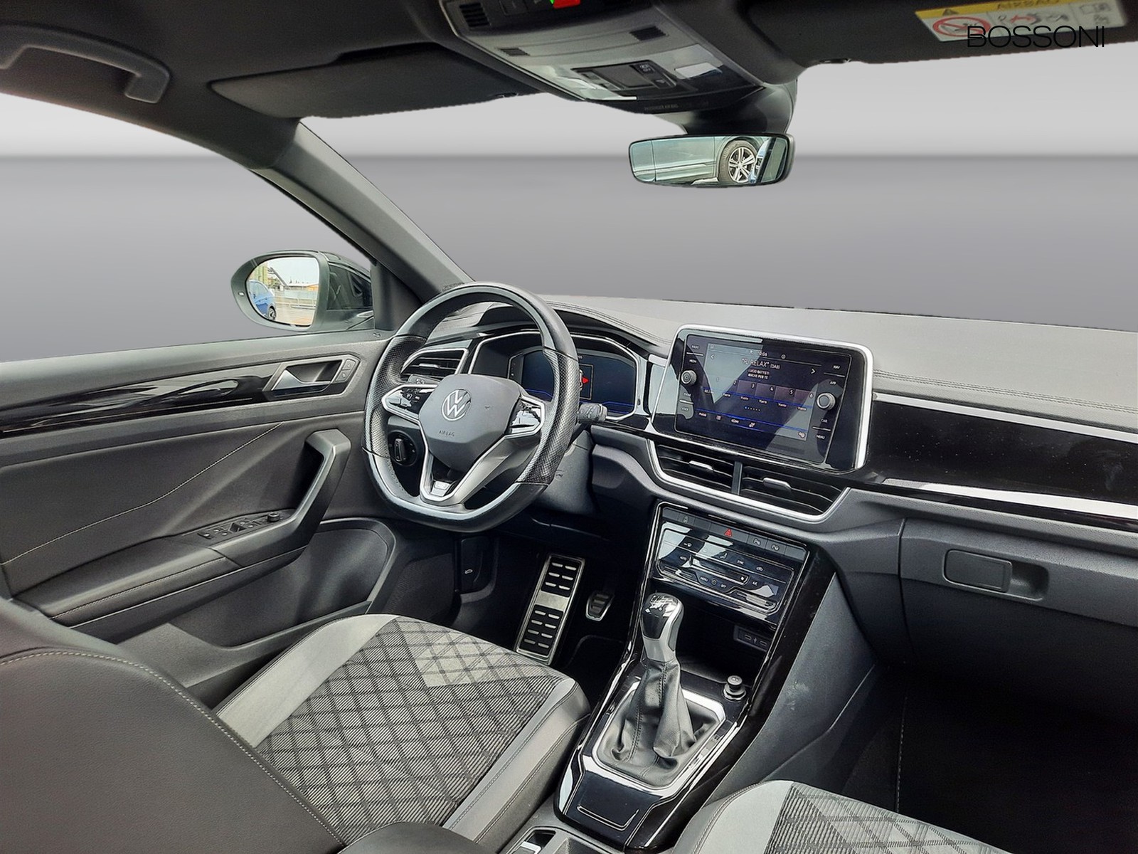 6 - Volkswagen T-Roc 1.0 tsi 110cv r line