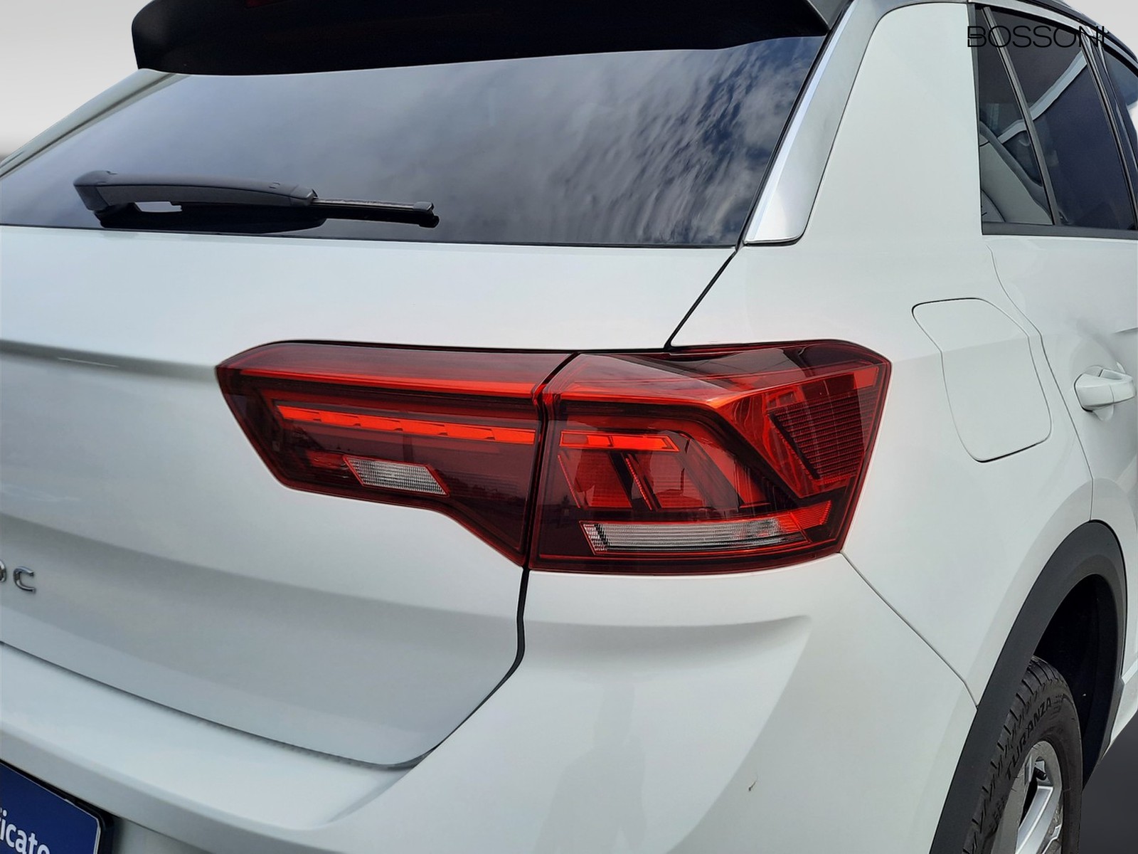 23 - Volkswagen T-Roc 1.0 tsi 110cv r line