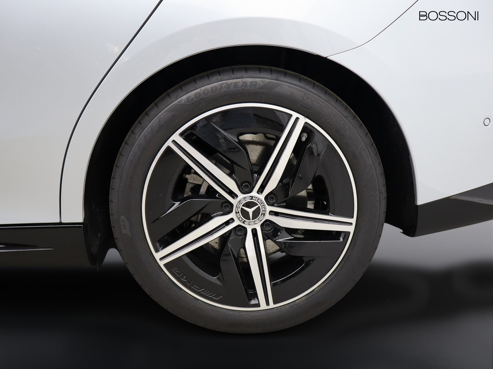 4 - Mercedes CLA 200 advanced plus 4matic auto