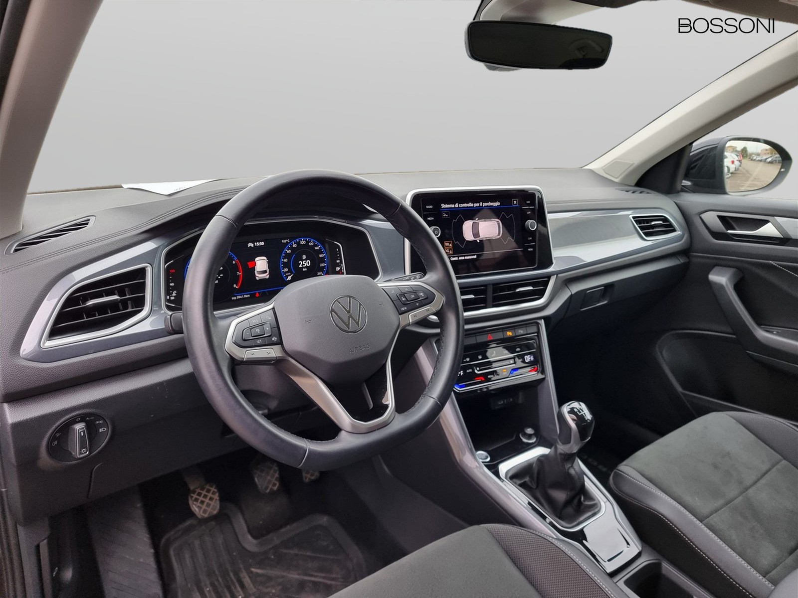 6 - Volkswagen T-Roc 1.0 tsi 110cv style