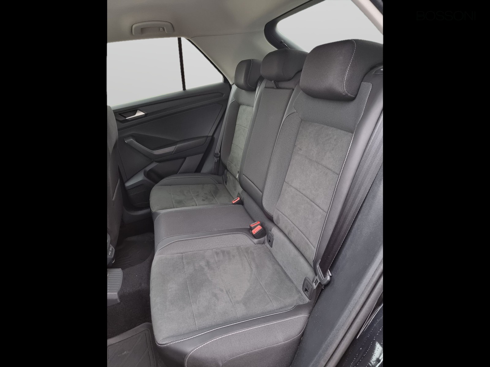 10 - Volkswagen T-Roc 1.0 tsi 110cv style