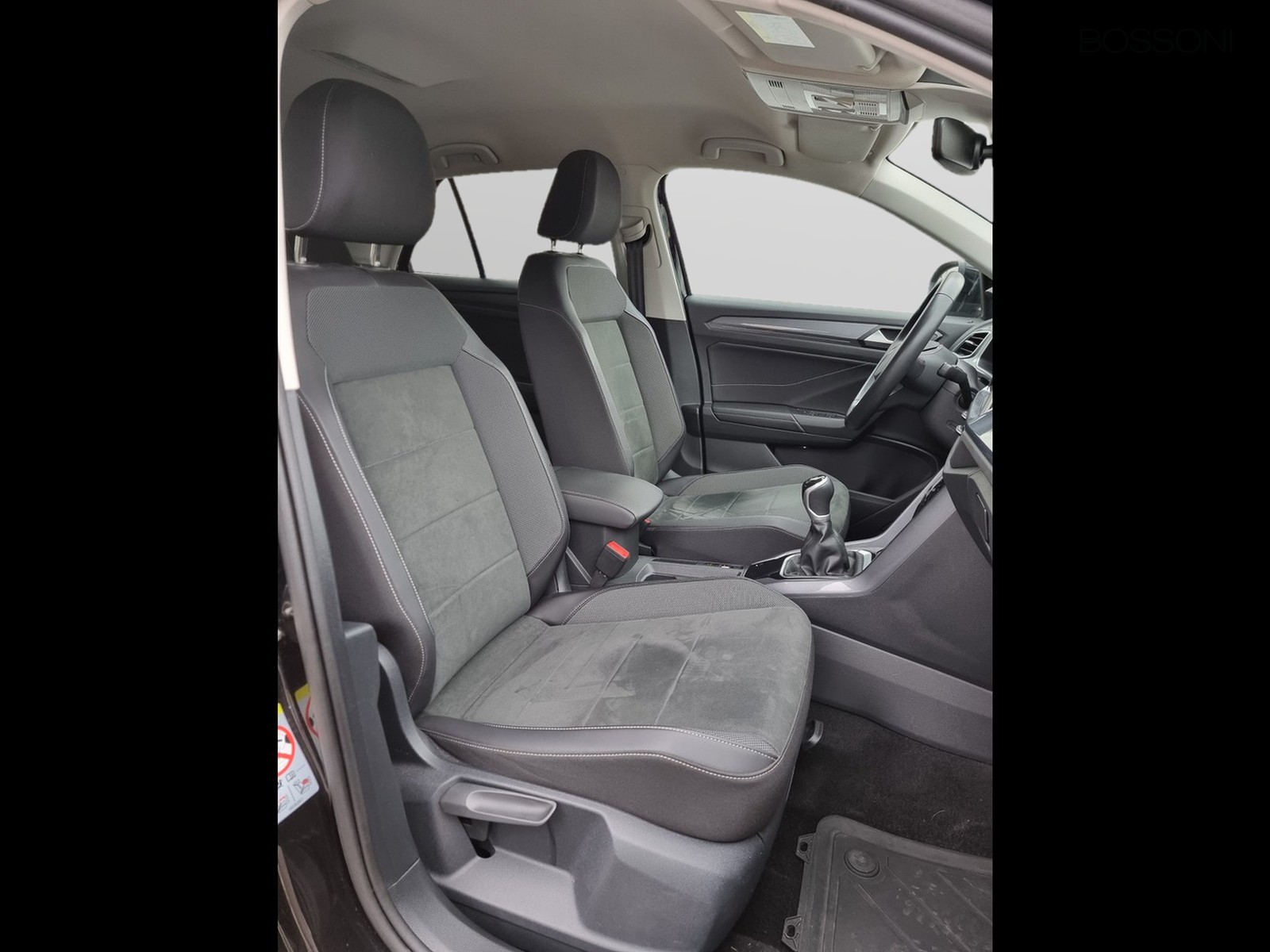 12 - Volkswagen T-Roc 1.0 tsi 110cv style