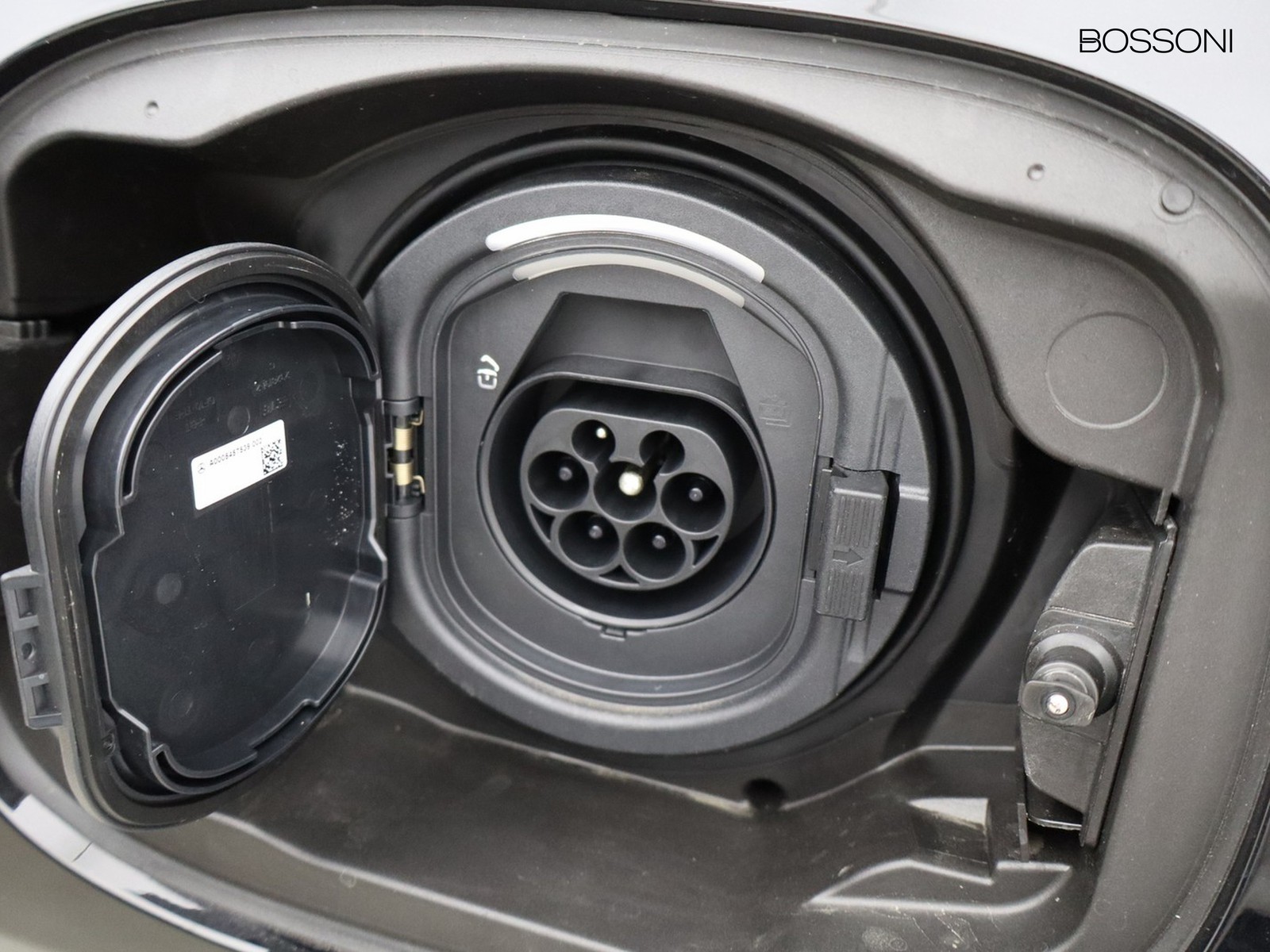 18 - Mercedes GLC coupe 300 de plug in hybrid amg line premium tech 4matic 9g-tronic