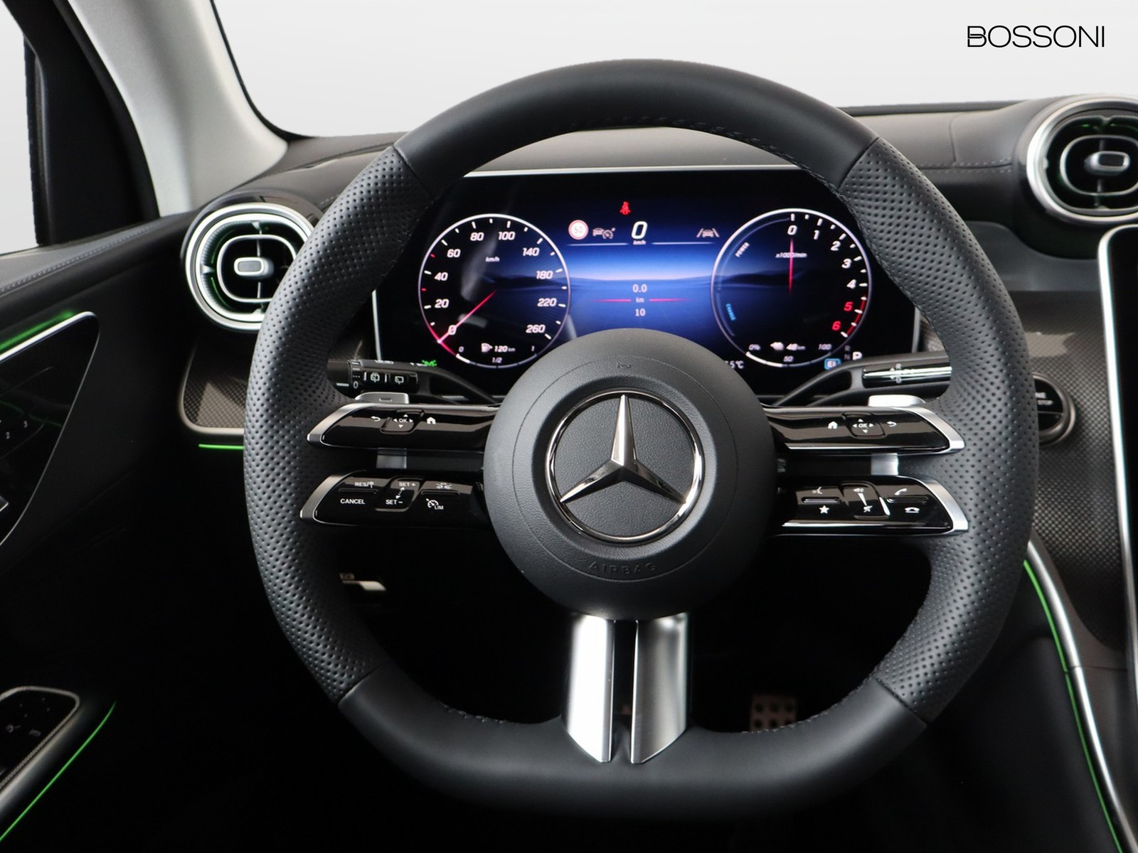 17 - Mercedes GLC suv 300 de plug in hybrid amg line premium tech 4matic 9g-tronic