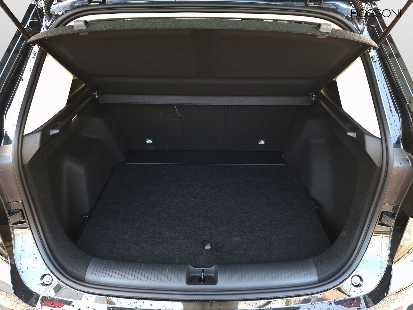 6 - Mg ZS 1.5 hybrid+ luxury auto