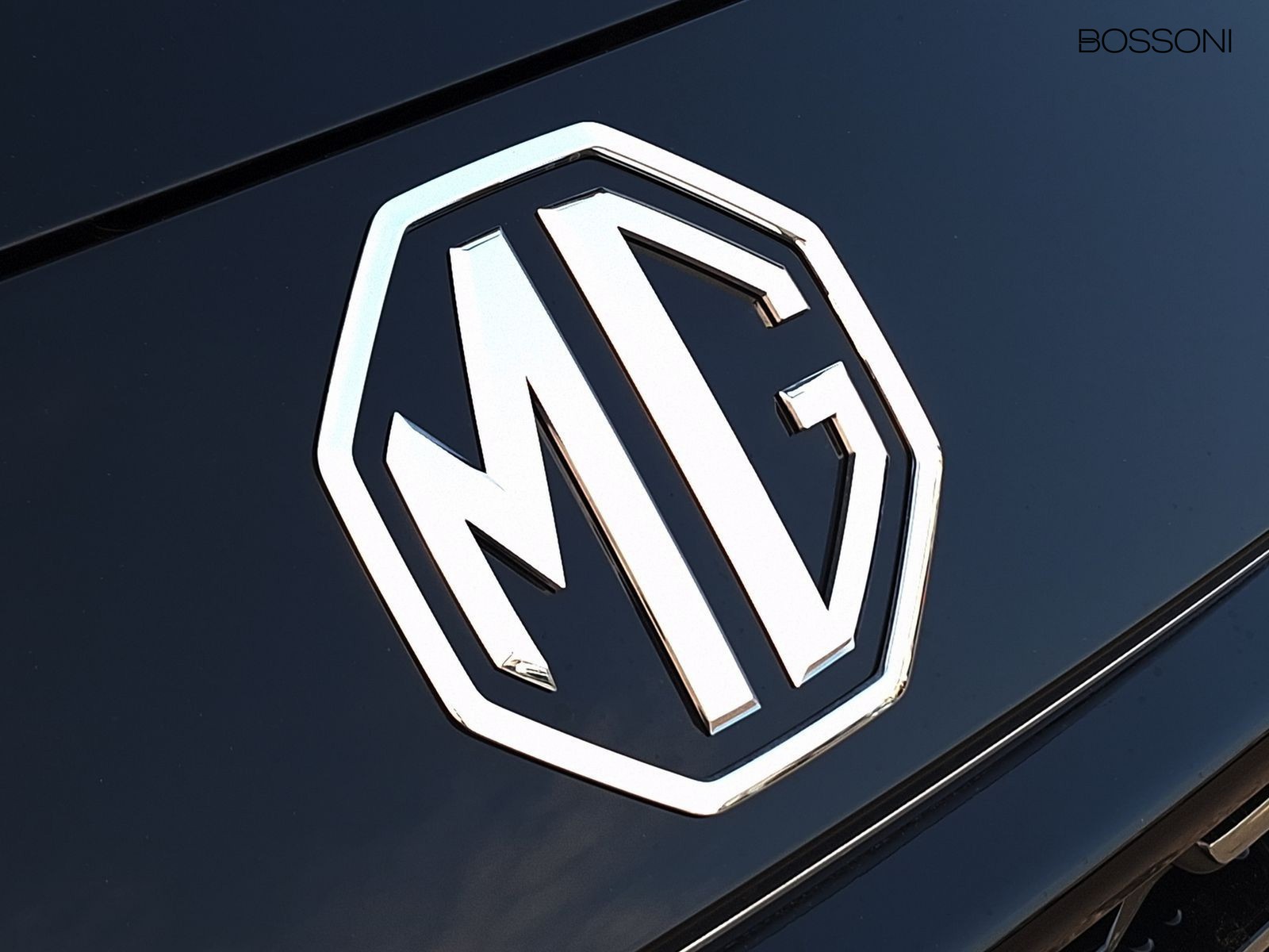 24 - Mg ZS 1.5 hybrid+ luxury auto