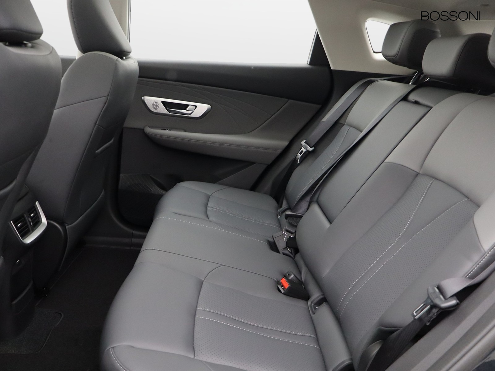 8 - Dongfeng Huge 1.5 t e2 320t auto