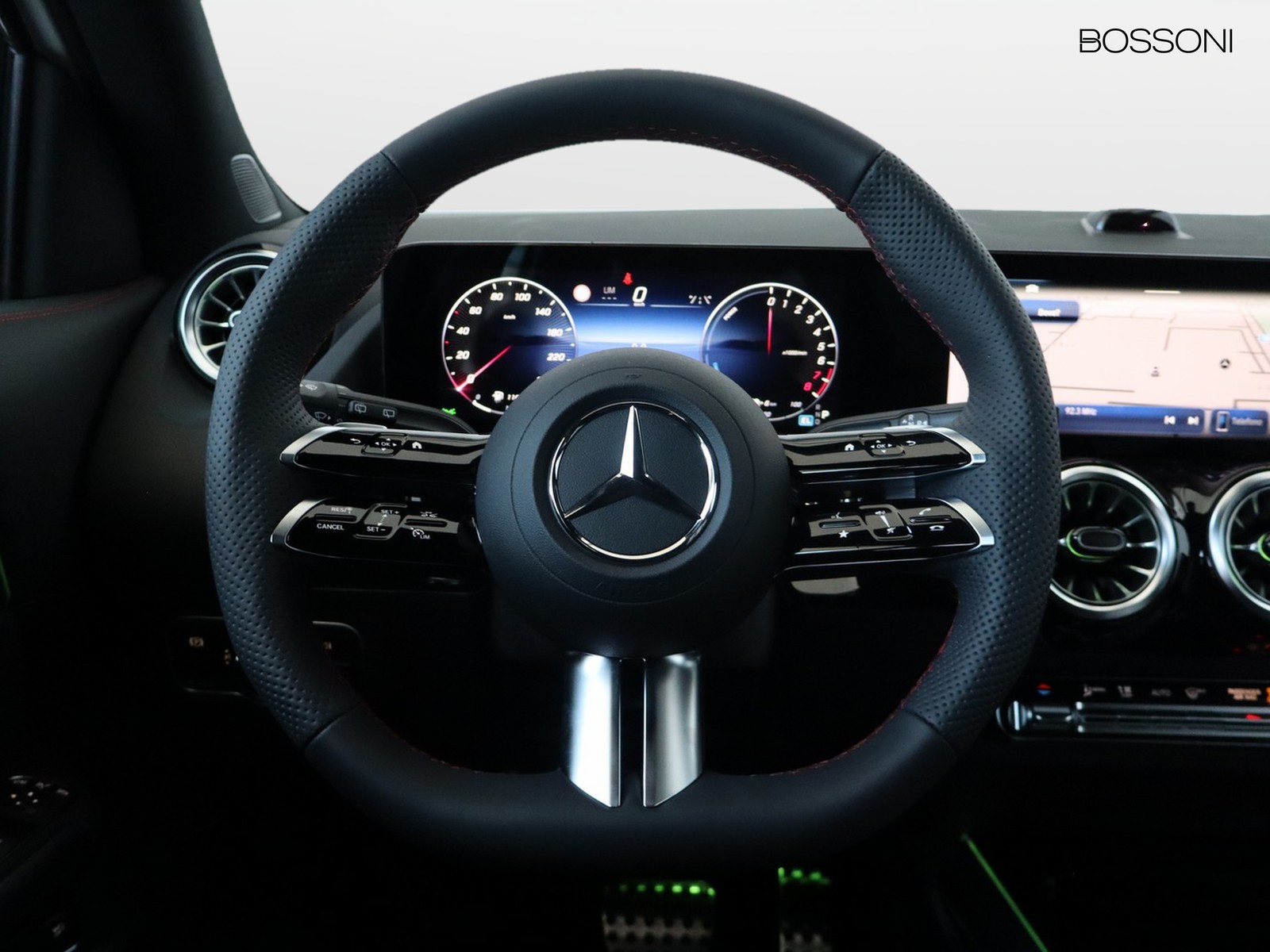 17 - Mercedes GLA 250 e plug-in-hybrid amg line extra 8g-dct