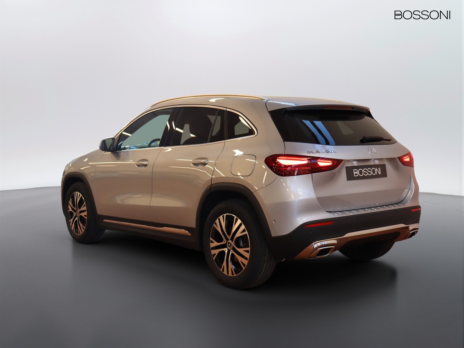 5 - Mercedes GLA 200 d progressive extra 8g-dct