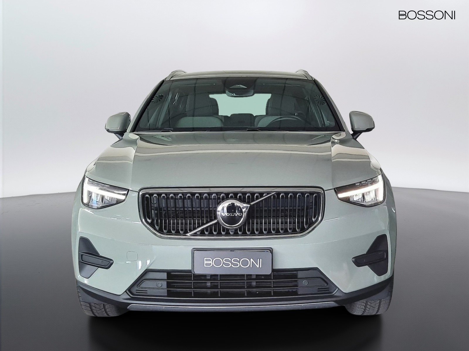9 - Volvo XC40 2.0 b3 core automatico