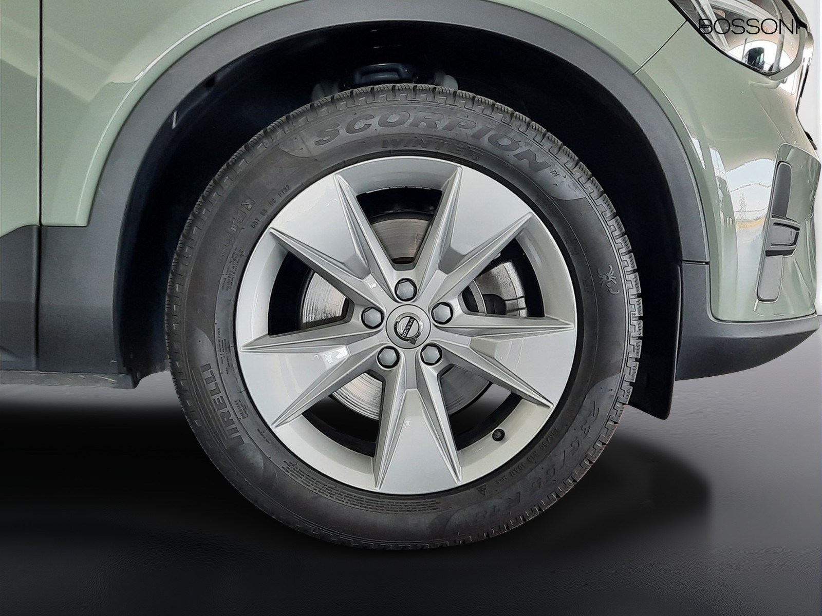10 - Volvo XC40 2.0 b3 core automatico