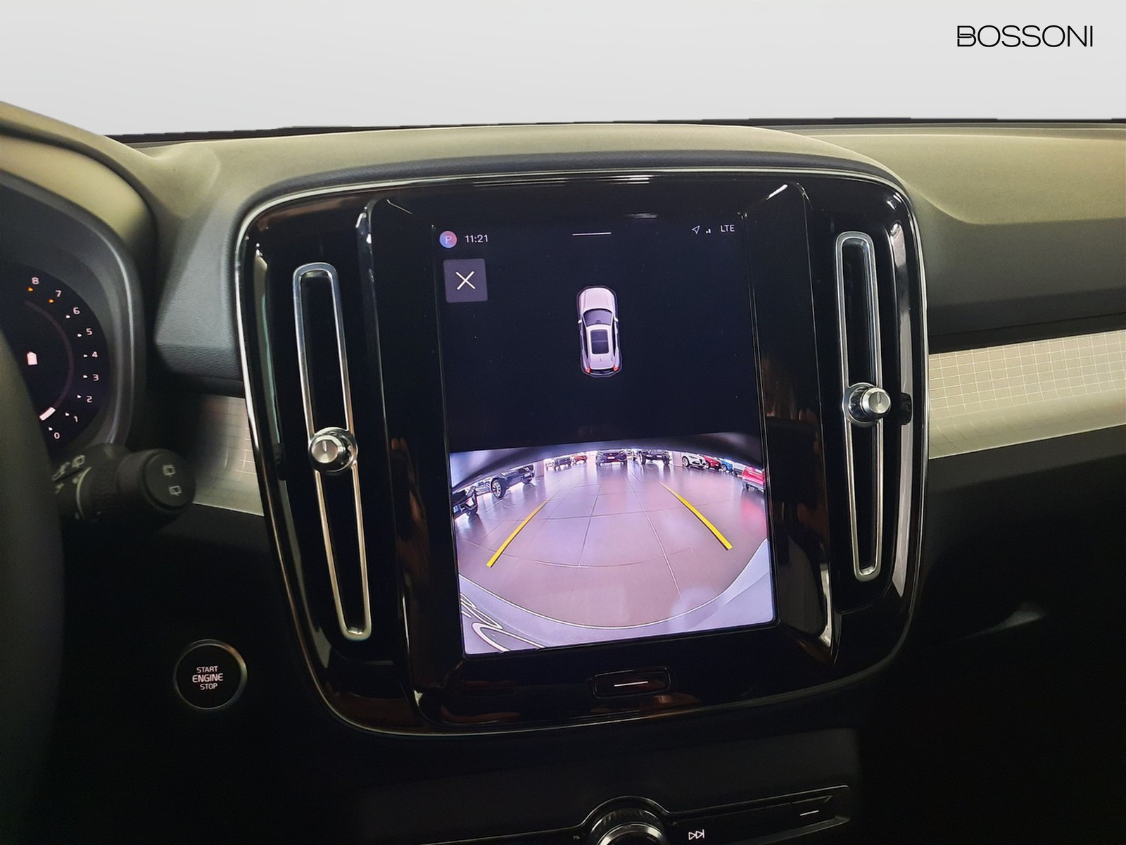20 - Volvo XC40 2.0 b3 core automatico
