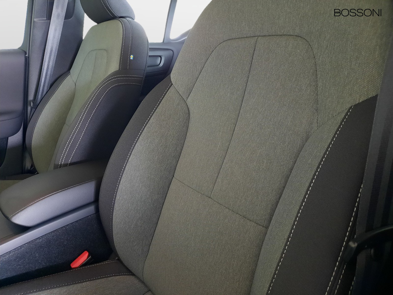 21 - Volvo XC40 2.0 b3 core automatico