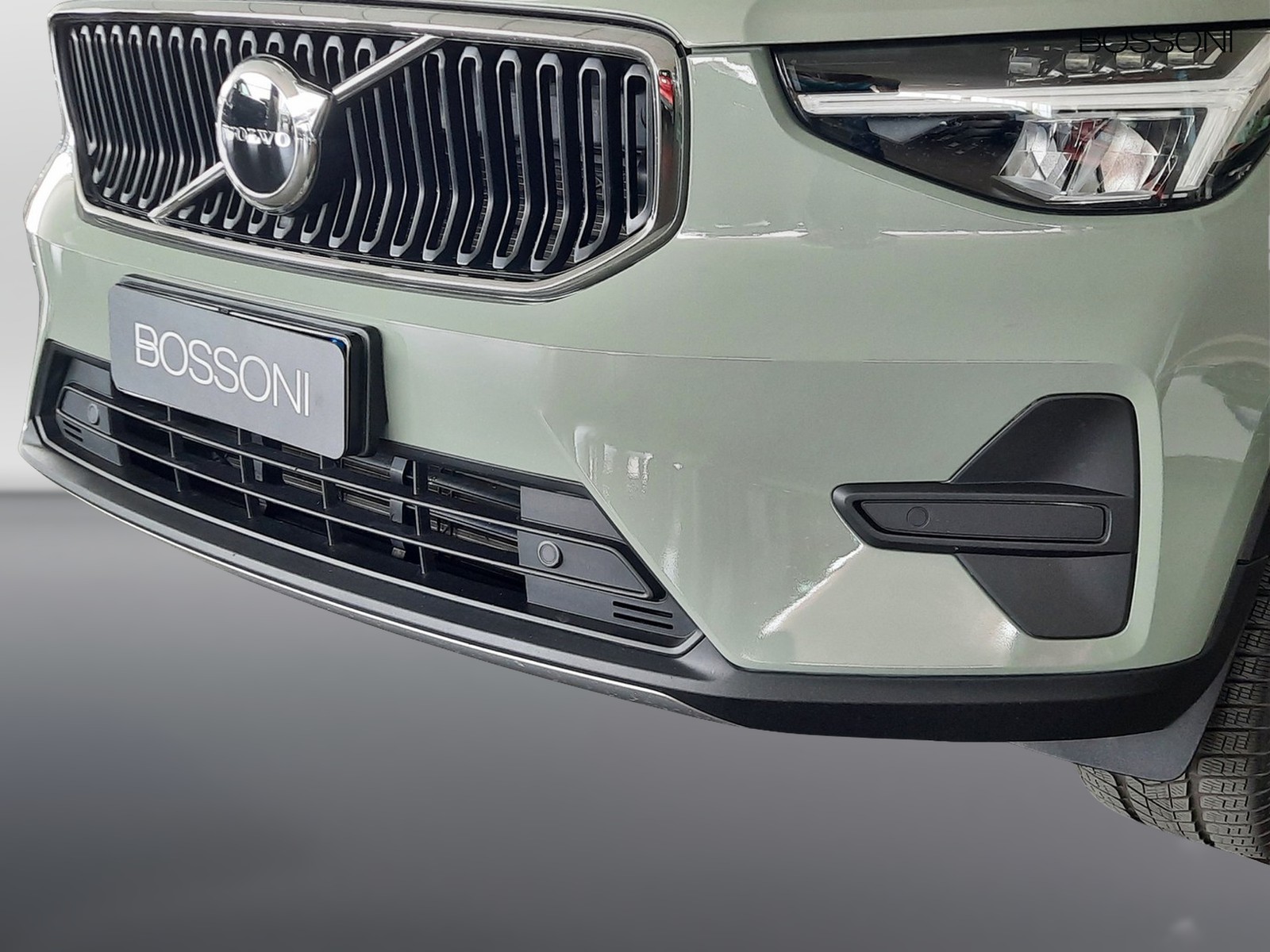 24 - Volvo XC40 2.0 b3 core automatico