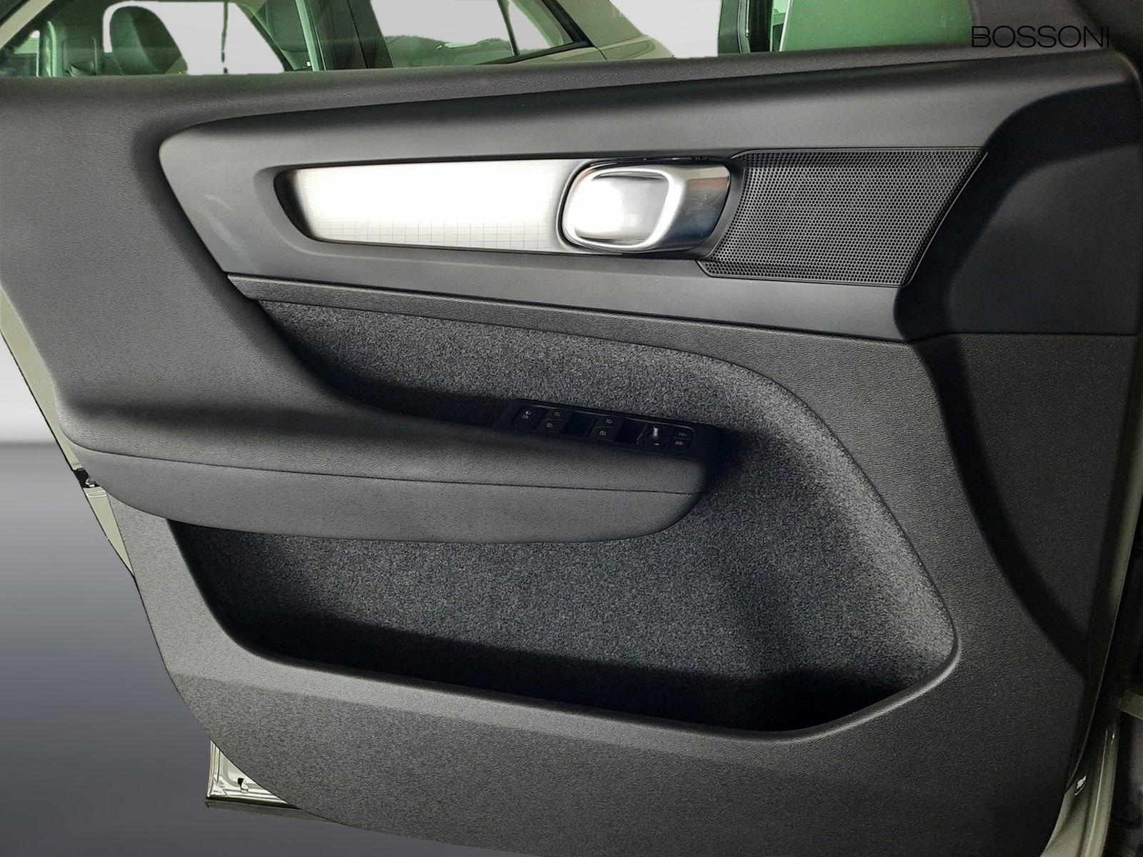 29 - Volvo XC40 2.0 b3 core automatico