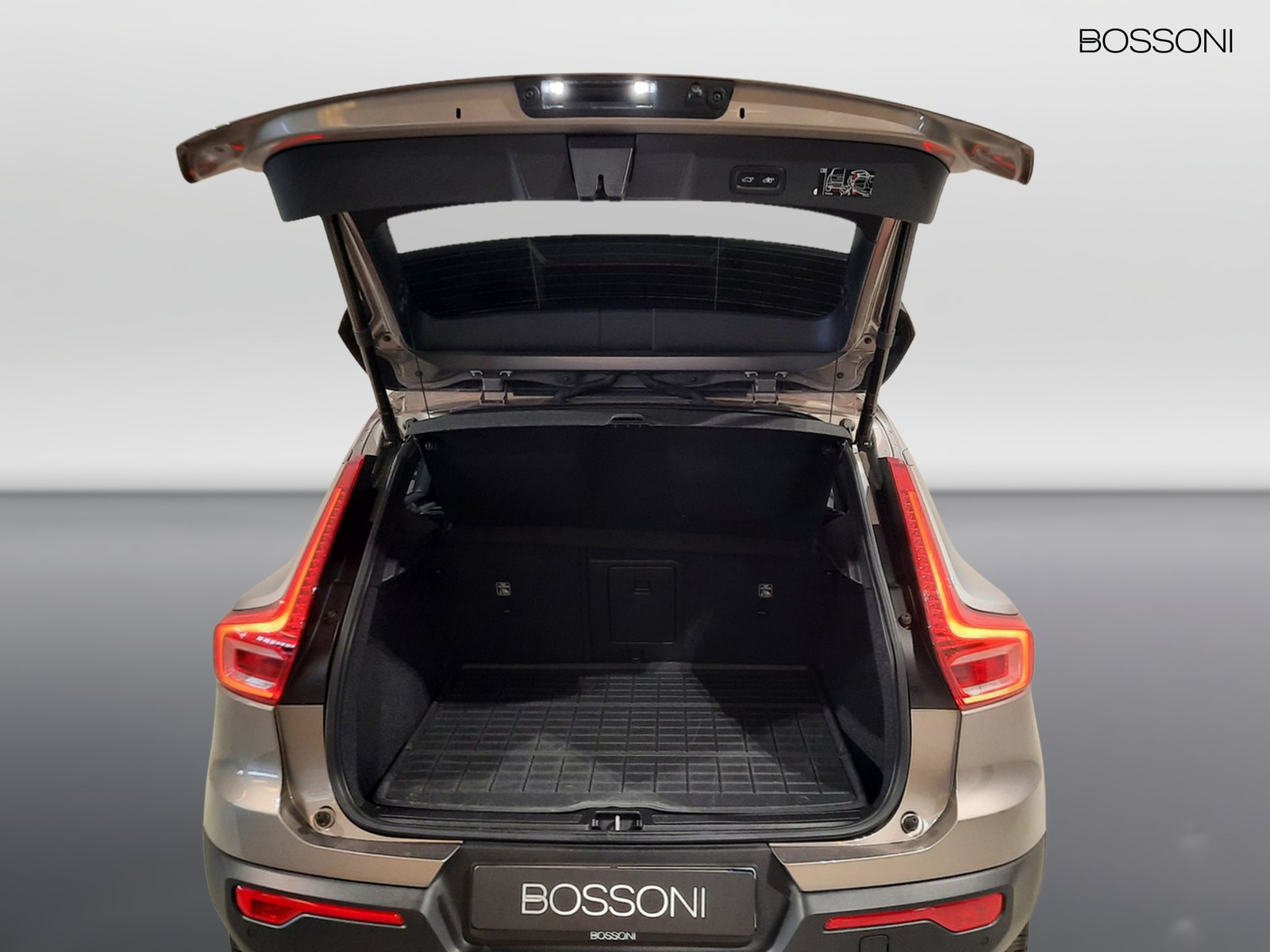 14 - Volvo XC40 n1 1.5 t2 momentum geartronic my21 autocarro