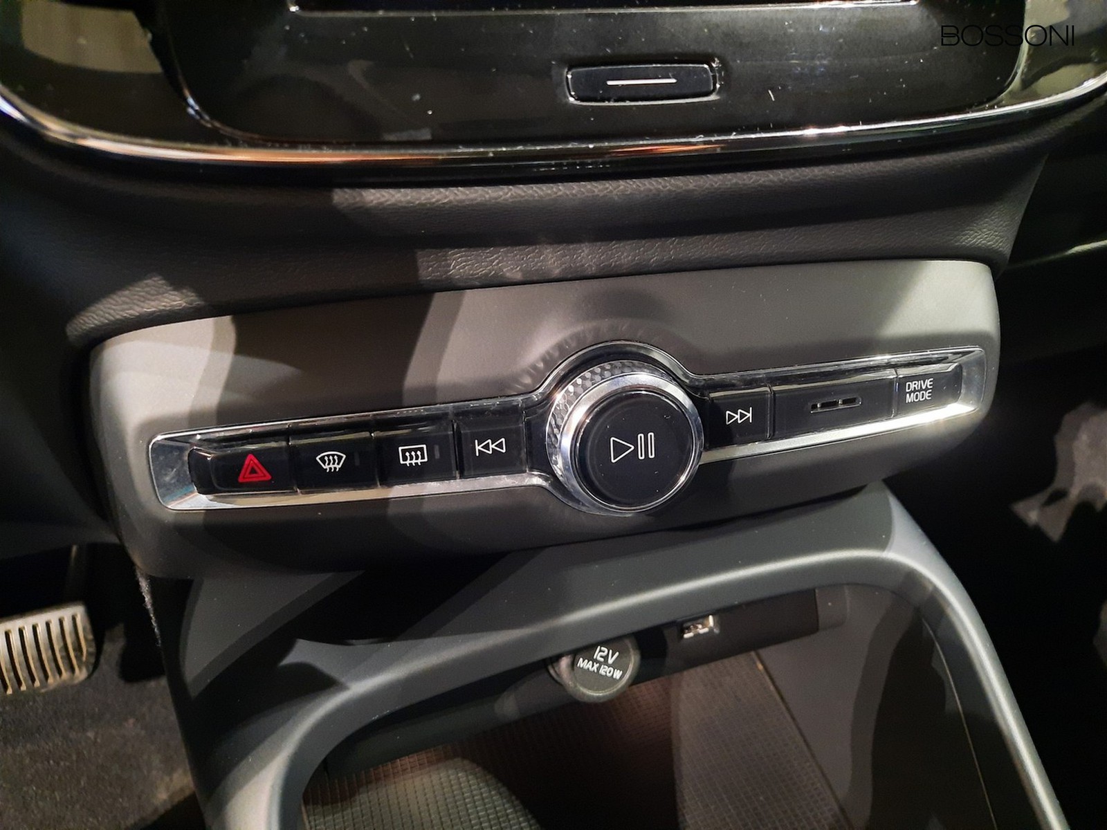 18 - Volvo XC40 n1 1.5 t2 momentum geartronic my21 autocarro