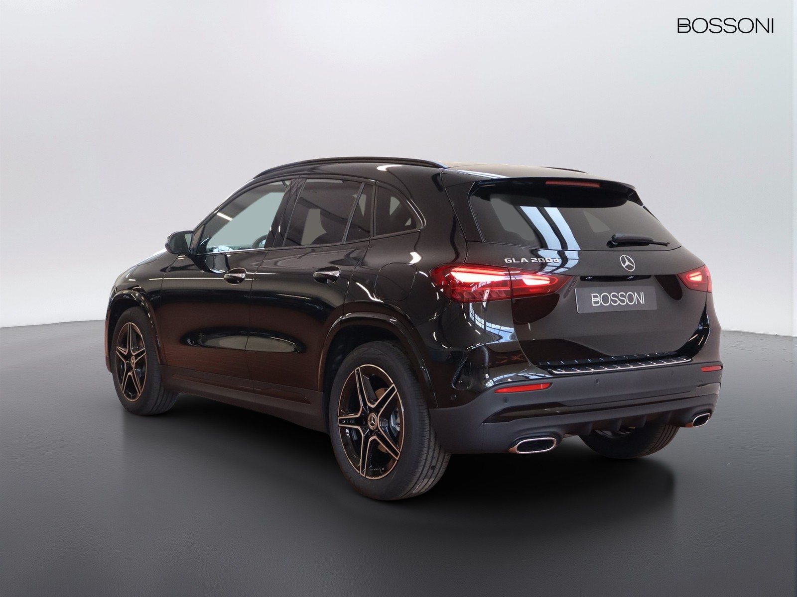 5 - Mercedes GLA 200 d amg line extra 8g-dct