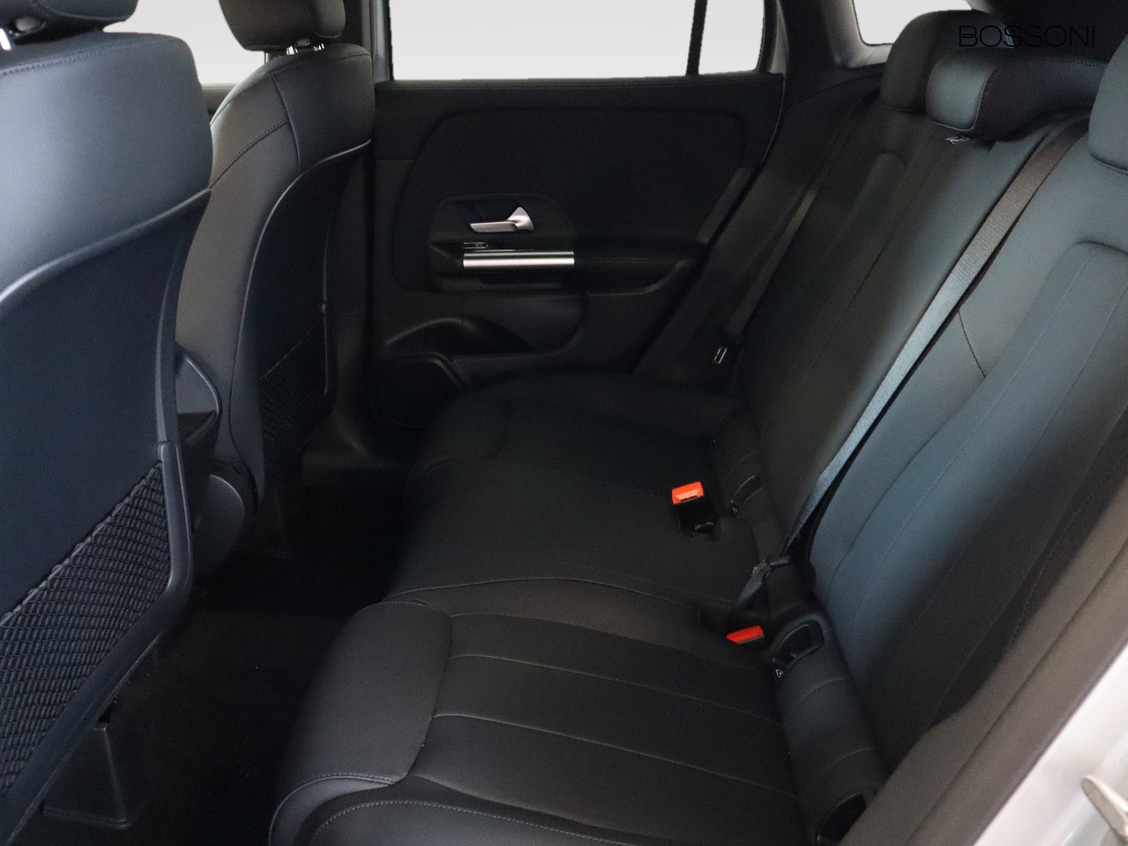 8 - Mercedes GLA 200 d progressive extra 8g-dct