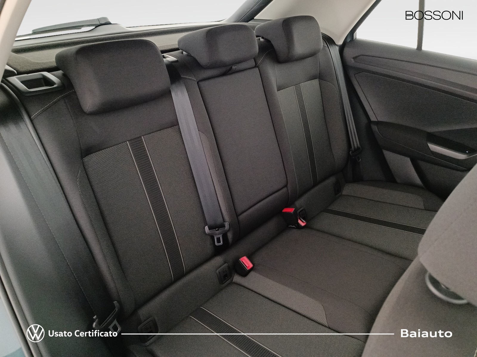 21 - Volkswagen T-Roc 1.0 tsi 110cv life