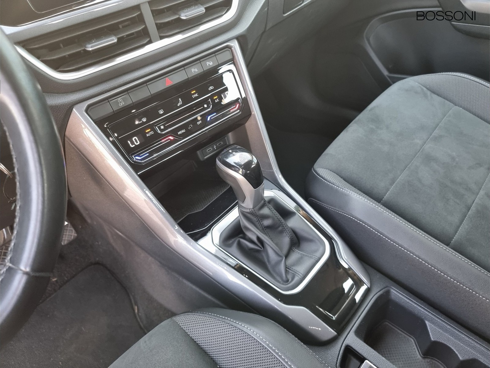8 - Volkswagen T-Roc 1.5 tsi act style dsg