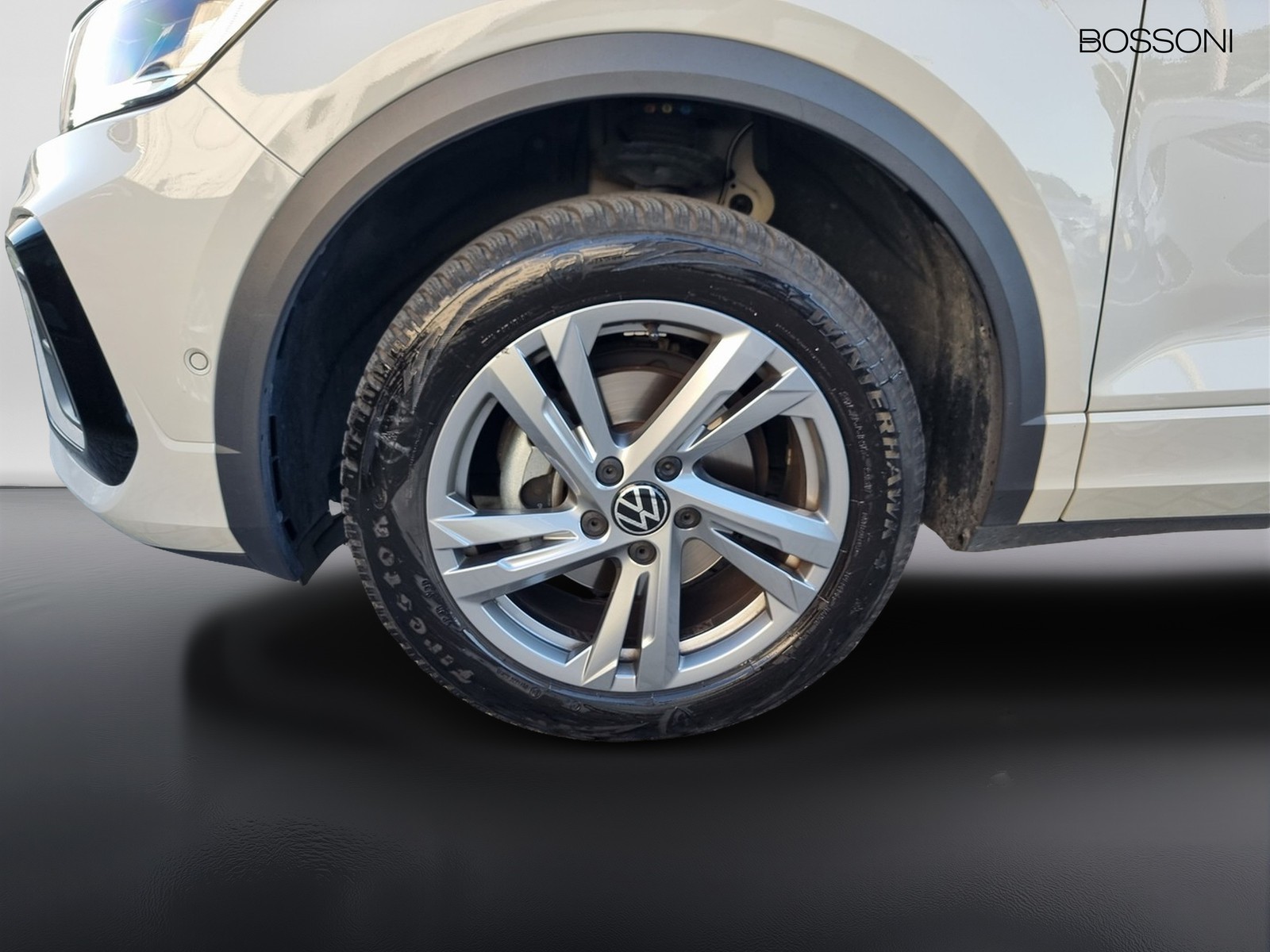 5 - Volkswagen T-Roc 1.0 tsi 110cv r line