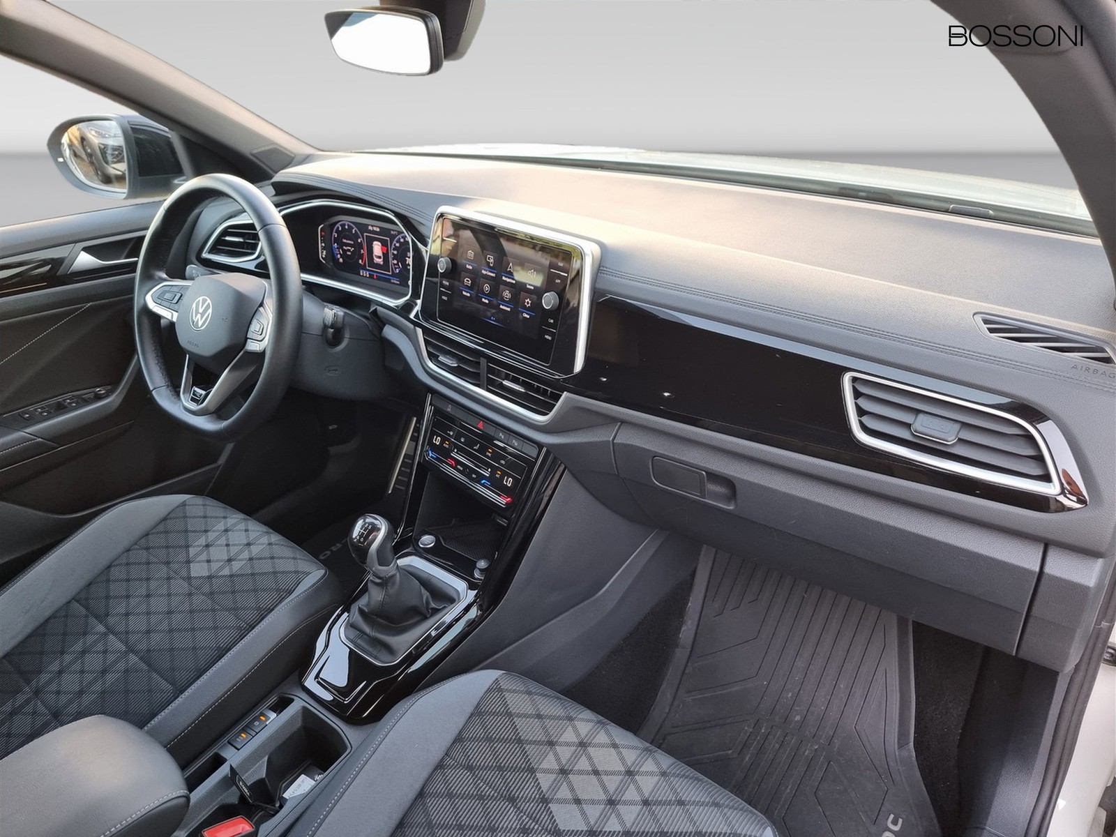 11 - Volkswagen T-Roc 1.0 tsi 110cv r line