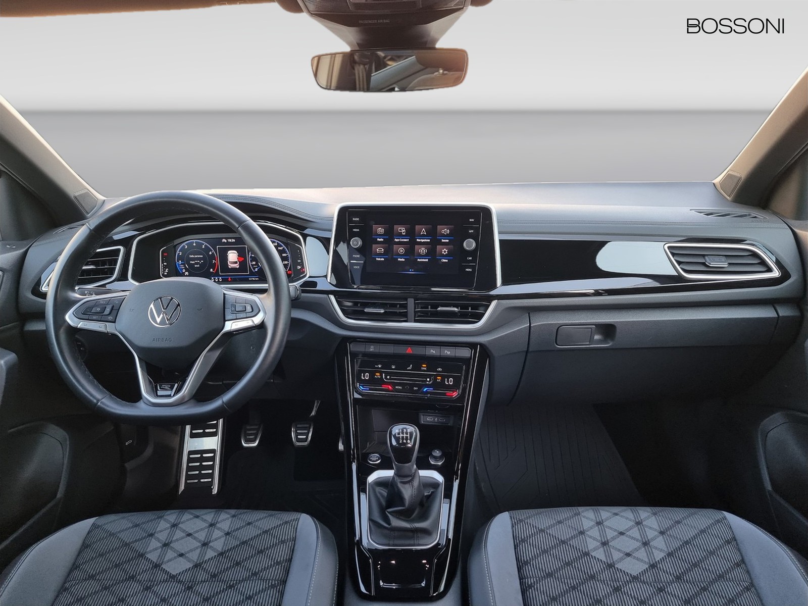 14 - Volkswagen T-Roc 1.0 tsi 110cv r line
