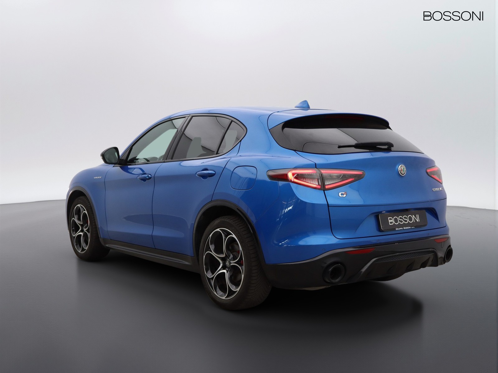 5 - Alfa Romeo Stelvio 2.2 turbo 210cv veloce q4 at8