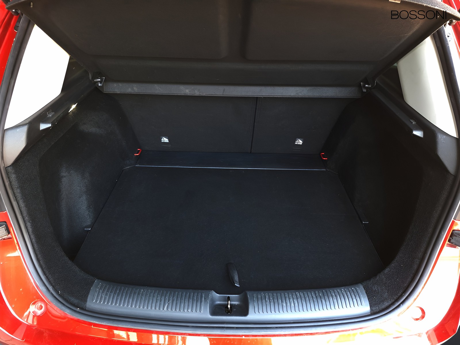 6 - Mg ZS 1.5 hybrid+ luxury auto