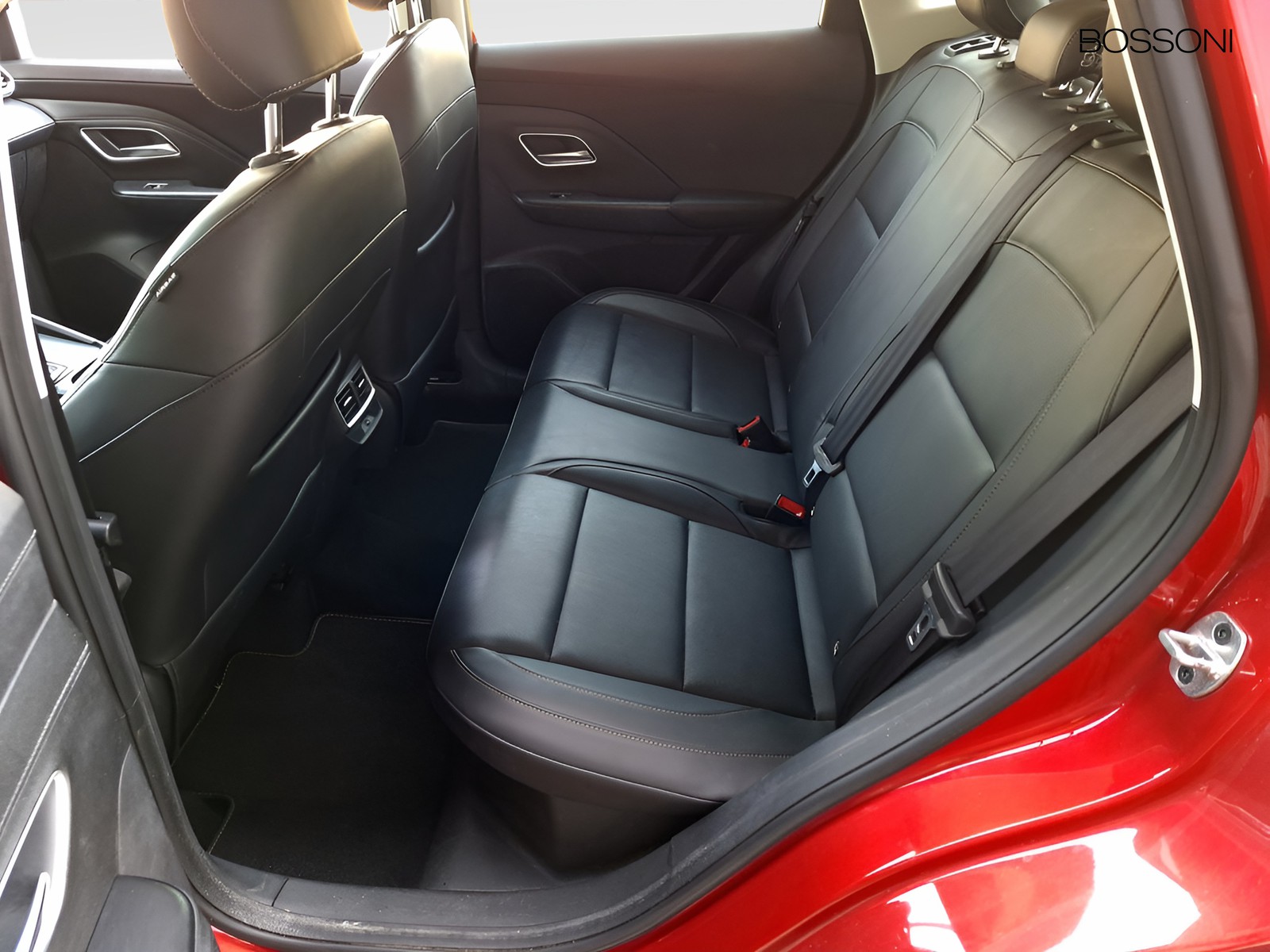 12 - Mg ZS 1.5 hybrid+ luxury auto