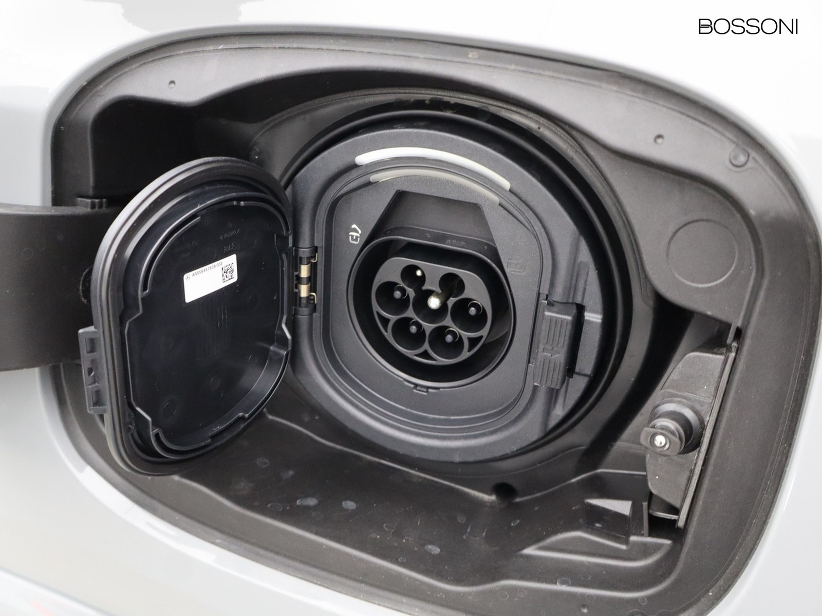 18 - Mercedes GLC suv 300 de plug in hybrid amg line premium 4matic 9g-tronic