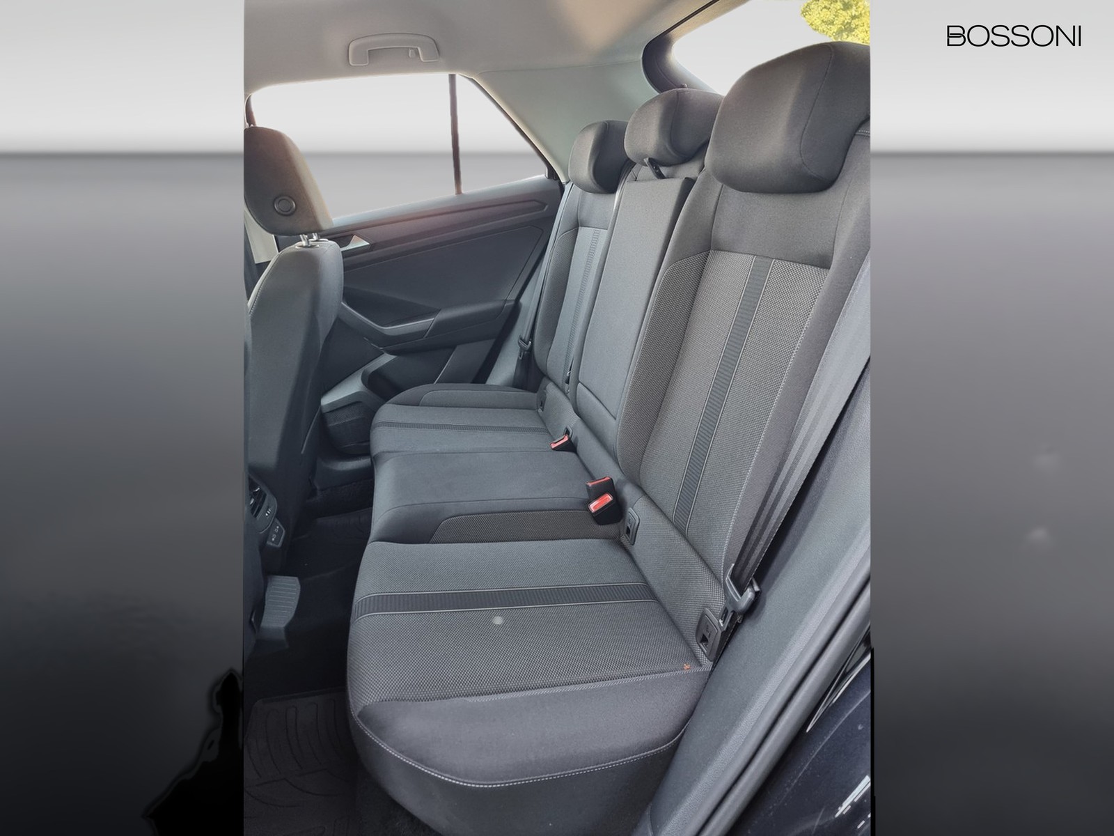 10 - Volkswagen T-Roc 1.5 tsi act life dsg