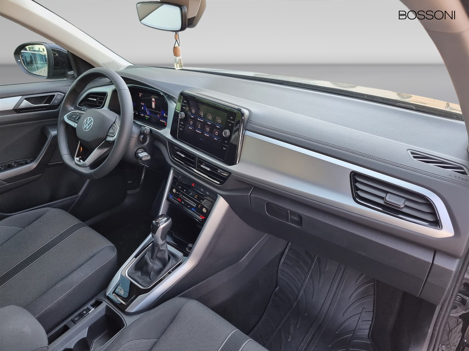 11 - Volkswagen T-Roc 1.5 tsi act life dsg