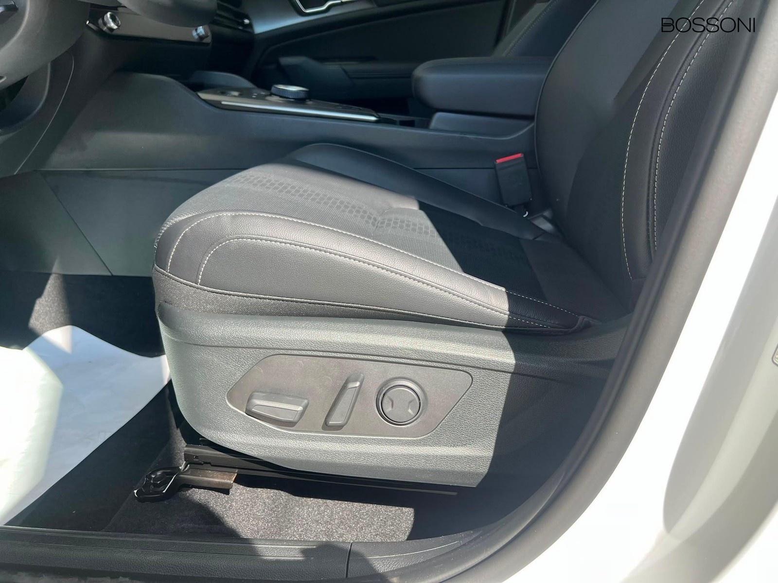 16 - Kia Sportage 1.6 t-gdi hev black edition 2wd at6
