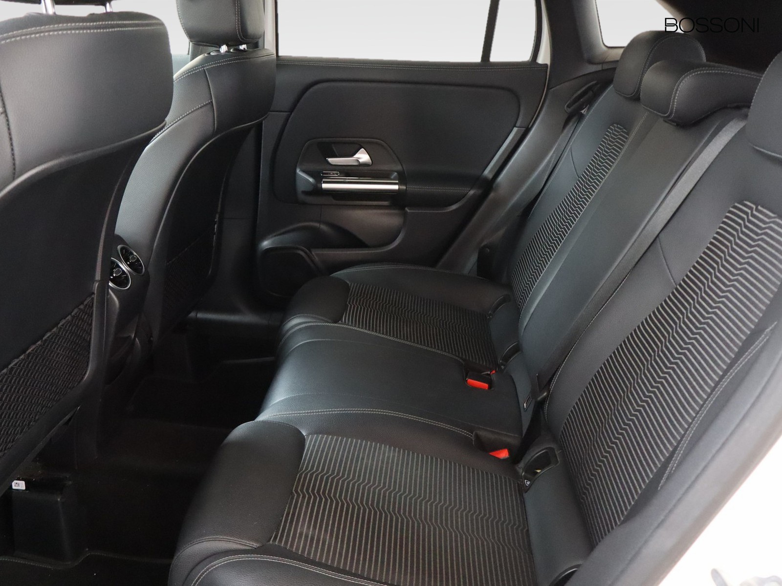 8 - Mercedes GLA 180 d sport plus 8g-dct