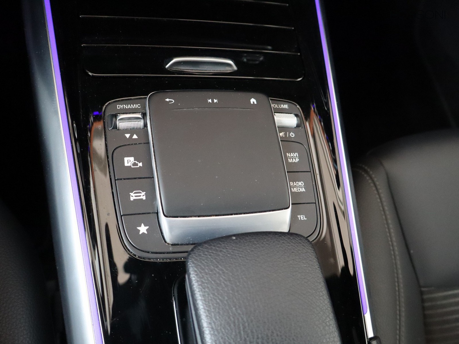 14 - Mercedes GLA 180 d sport plus 8g-dct