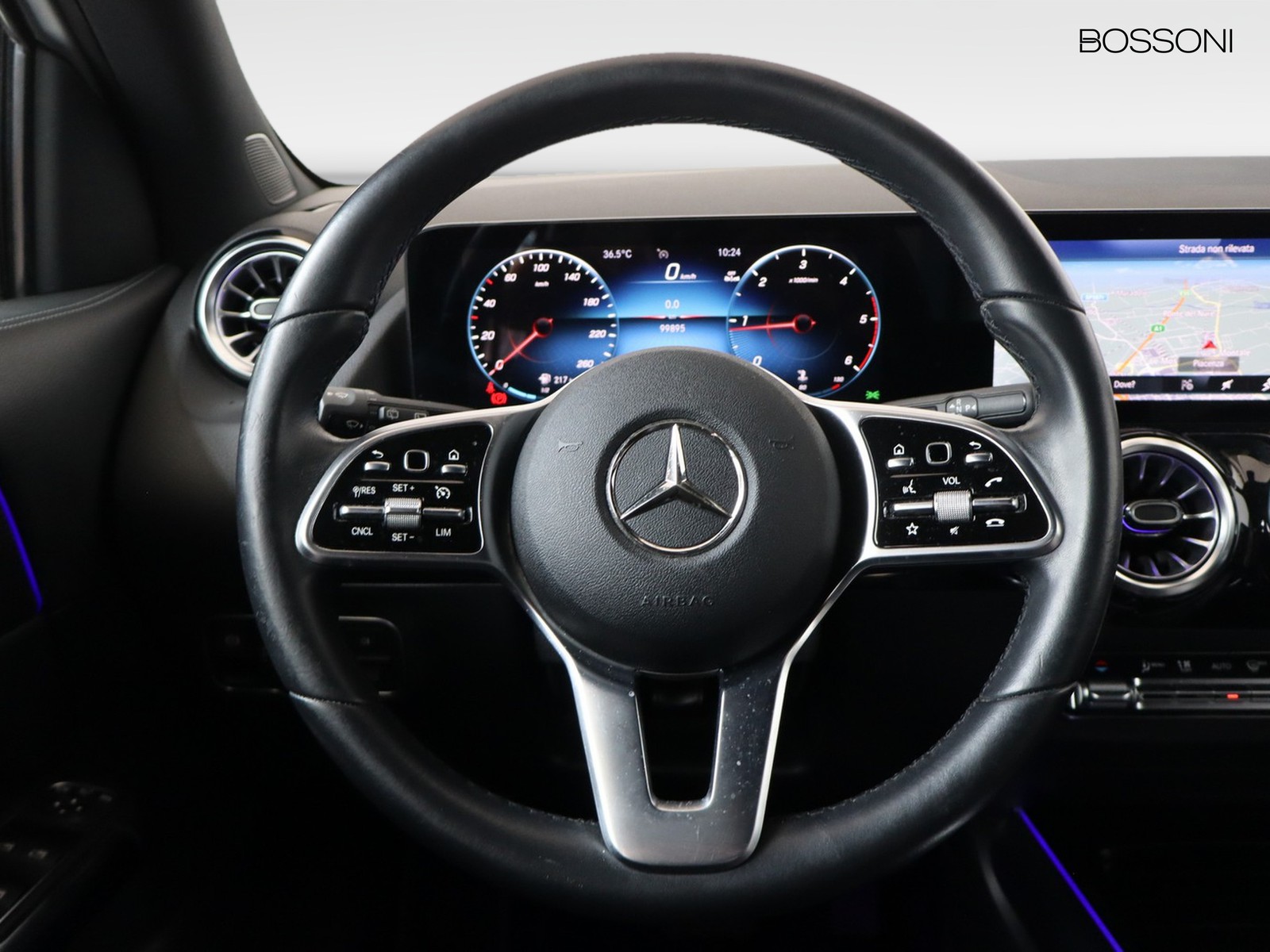 16 - Mercedes GLA 180 d sport plus 8g-dct