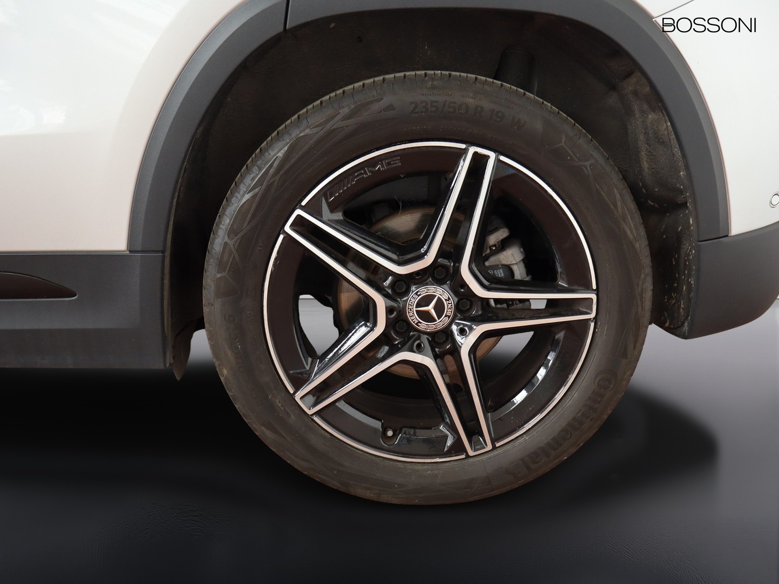 4 - Mercedes GLA 200 d premium 4matic 8g-dct