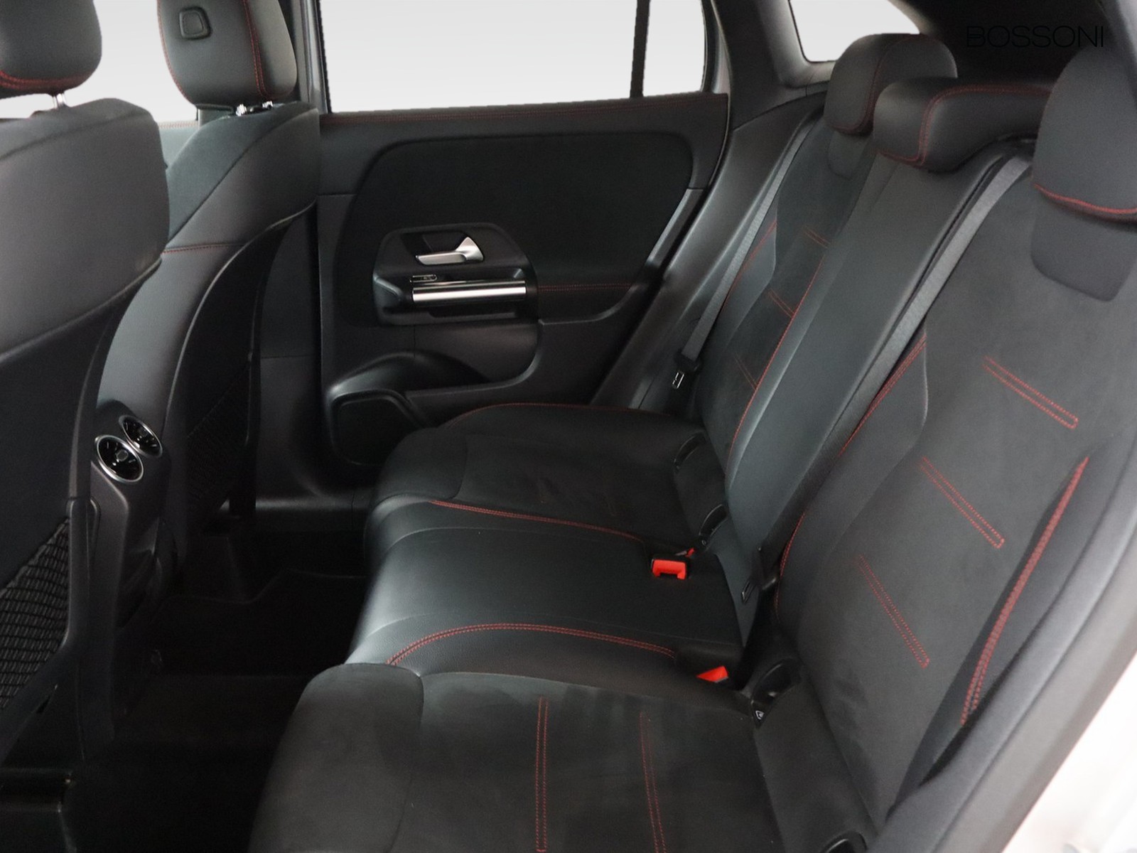 8 - Mercedes GLA 200 d premium 4matic 8g-dct