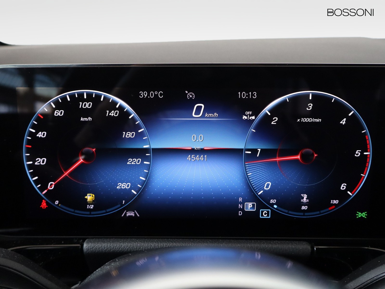9 - Mercedes GLA 200 d premium 4matic 8g-dct