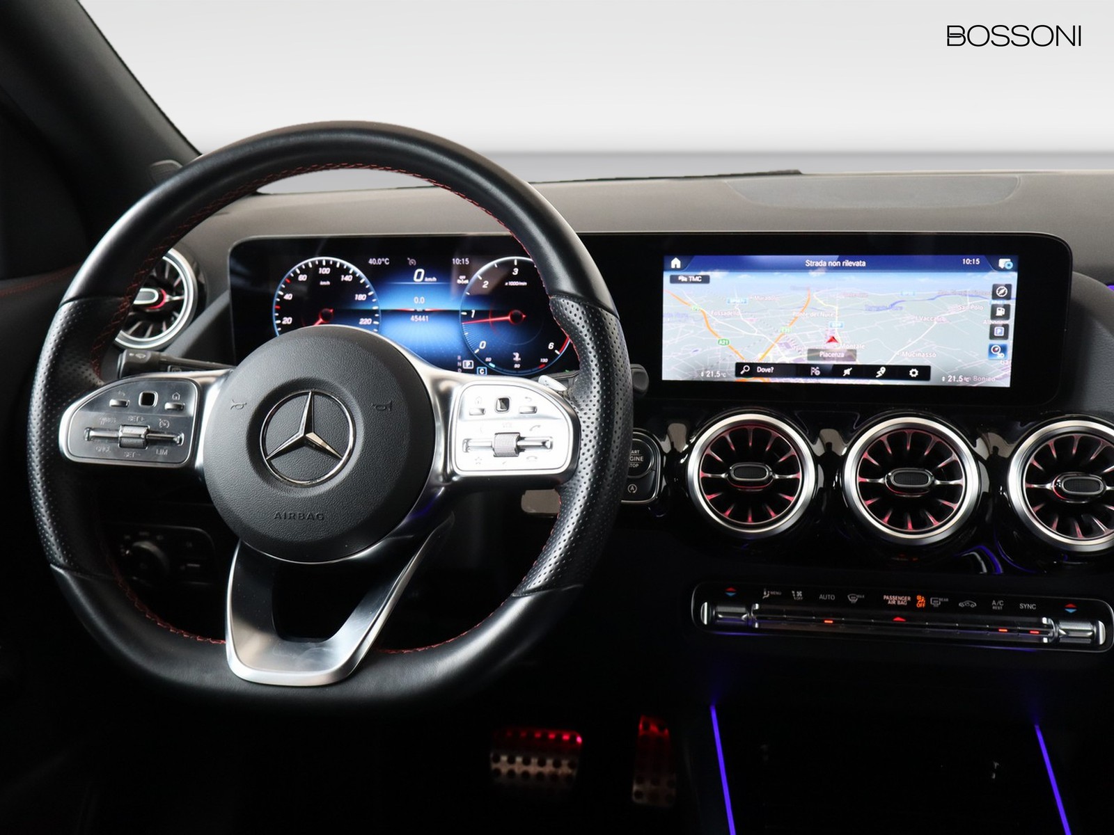 12 - Mercedes GLA 200 d premium 4matic 8g-dct