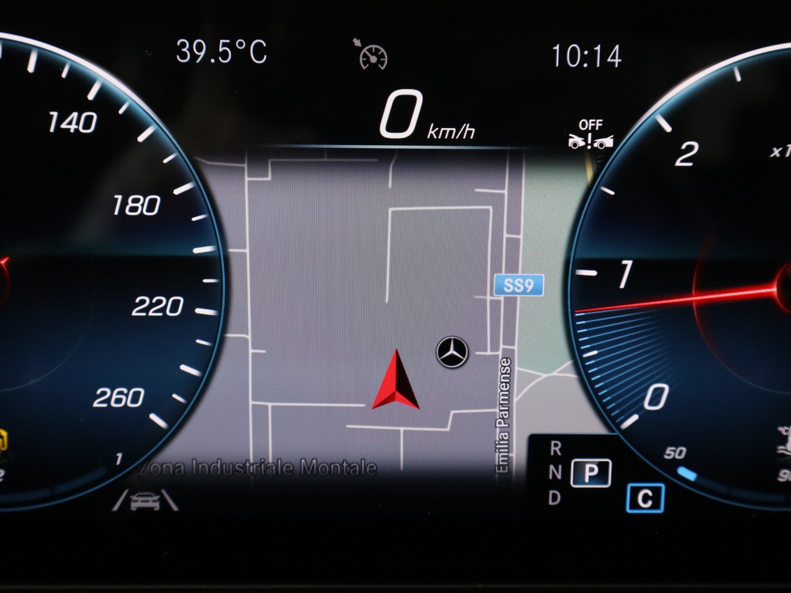 15 - Mercedes GLA 200 d premium 4matic 8g-dct