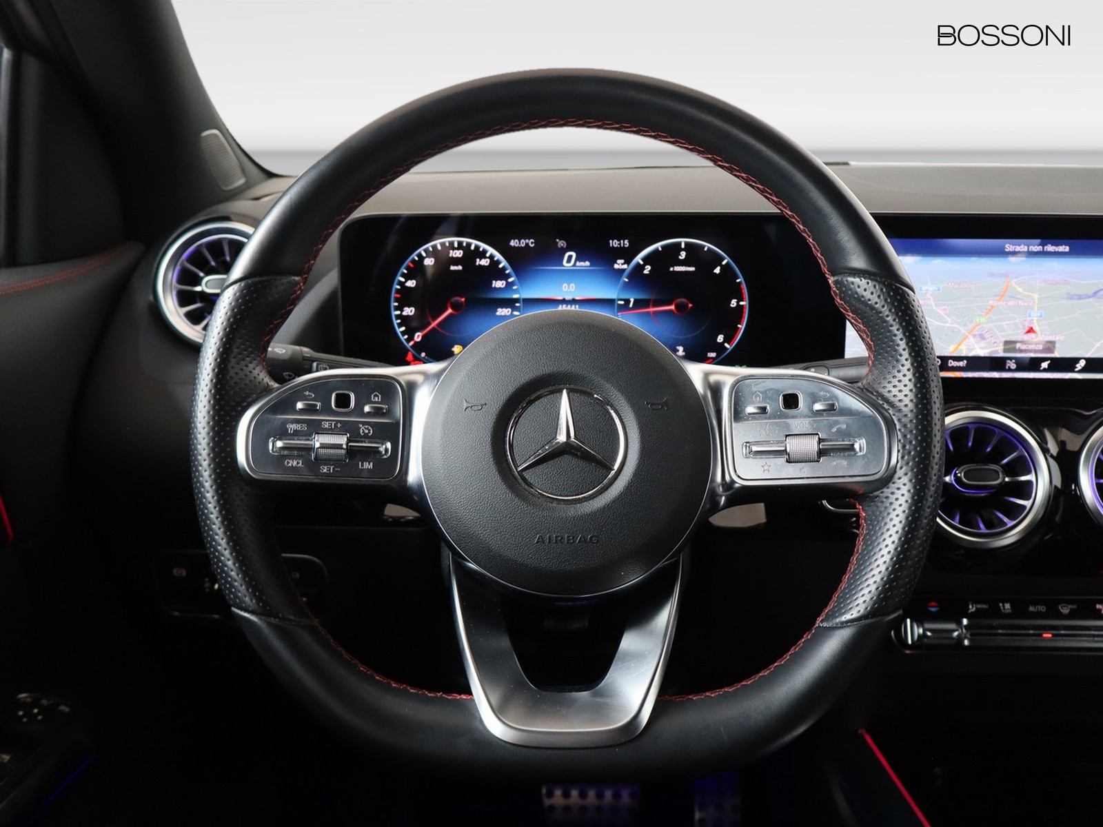 16 - Mercedes GLA 200 d premium 4matic 8g-dct