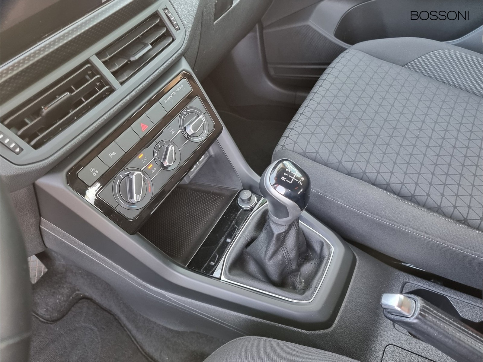 10 - Volkswagen T-Cross 1.0 tsi 95cv style