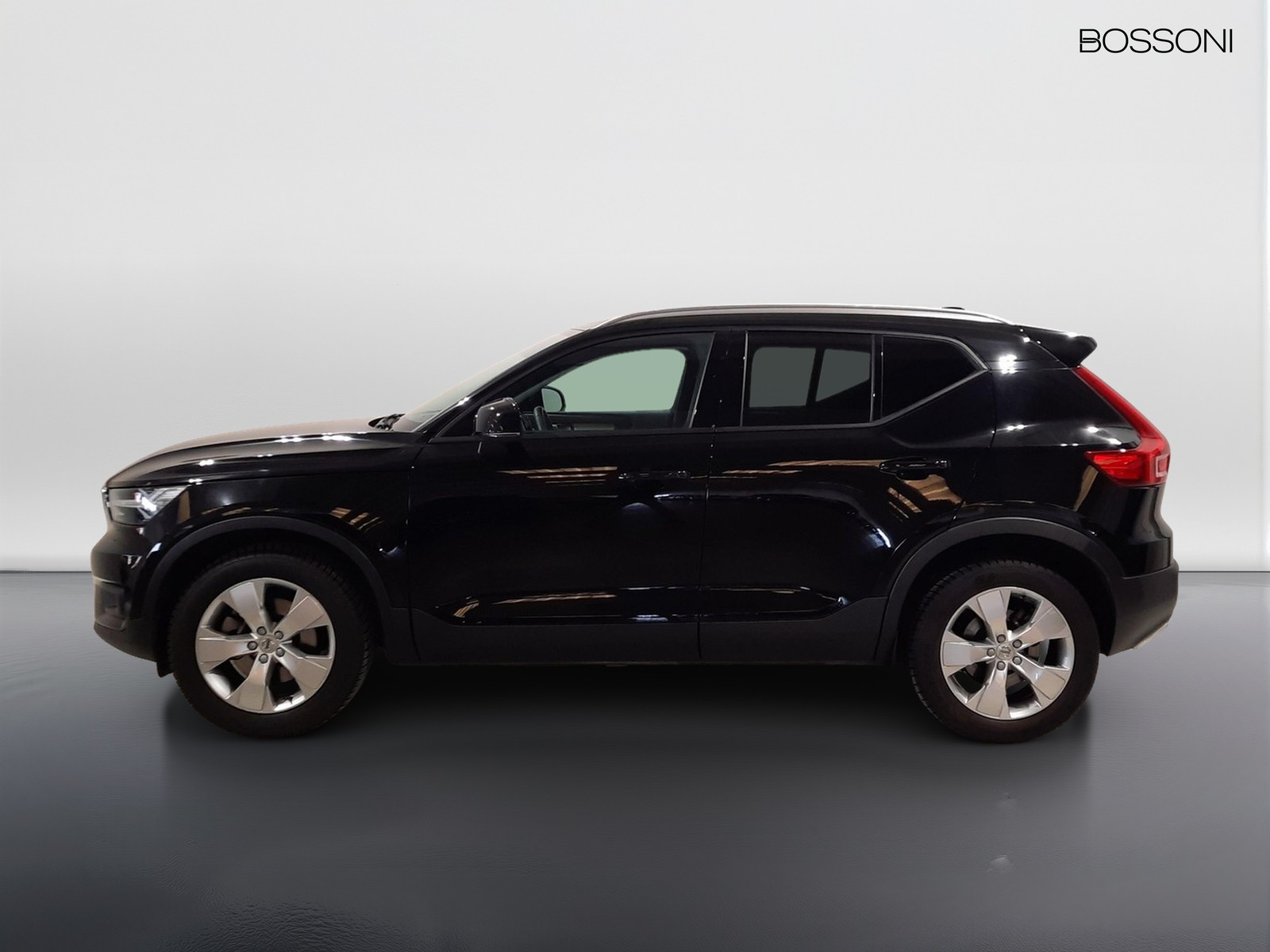 3 - Volvo XC40 2.0 b4 momentum pro awd automatico 7m