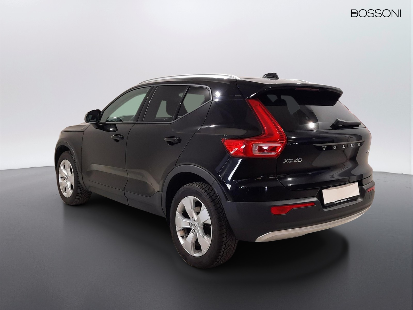 4 - Volvo XC40 2.0 b4 momentum pro awd automatico 7m