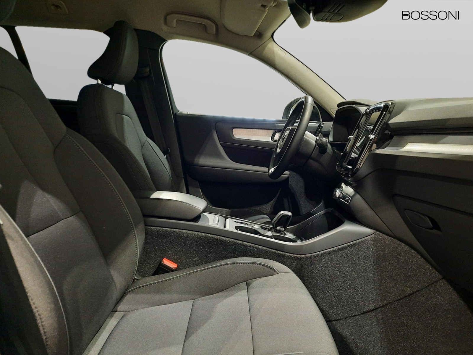 9 - Volvo XC40 2.0 b4 momentum pro awd automatico 7m